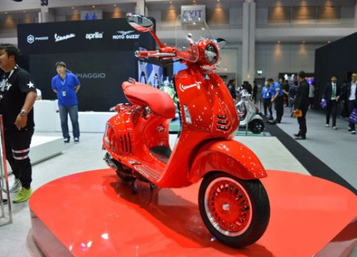 Vespa 946 RED và Primavera Touring Edition đẹp lộng lẫy