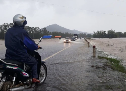 Nước lũ dâng cao, gần 3.000 nhà dân ngập nước