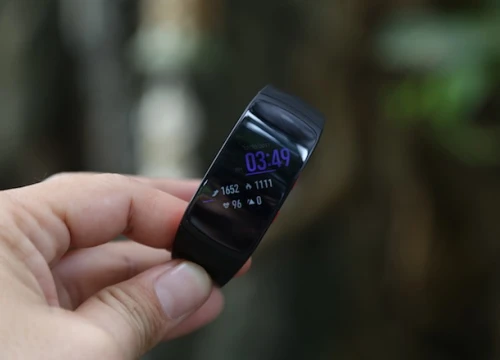 Cận cảnh vòng đeo tay thông minh Gear Fit2 Pro trước ngày "lên kệ"