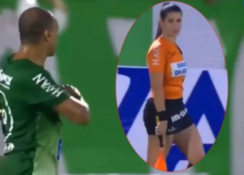 Denilson suýt bị đuổi khỏi sân vì &#8216;tán tỉnh&#8217; nữ trọng tài biên