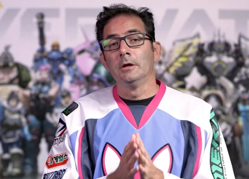 Jeff Kaplan là ai? Vì sao chỉ cần ngồi im trước lò sưởi, người đàn ông này cũng có thể thu hút hơn 40 nghìn người xem trực tiếp?