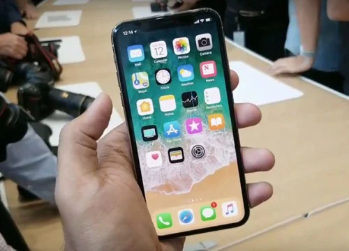 NÓNG: "Bán ế", Apple giảm giá iPhone X để kích cầu