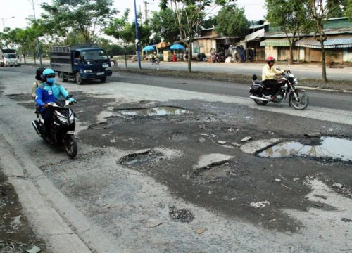 Cận cảnh con đường "hỏng vì không có xe lưu thông"