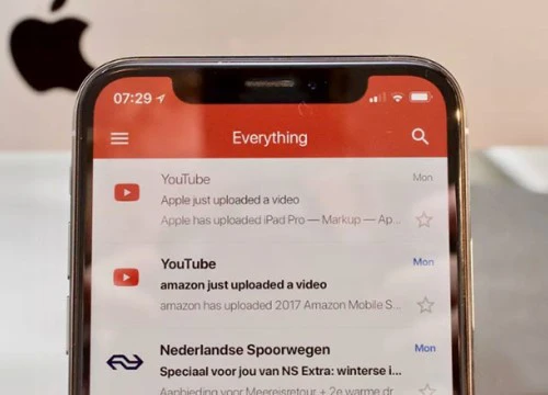 Gmail cho iOS hỗ trợ iPhone X, bổ sung email bên thứ ba