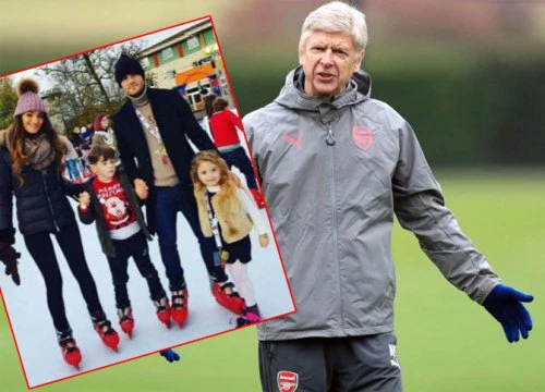 HLV Wenger 'không thể tin nổi' vì học trò đi trượt tuyết với vợ con