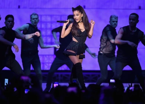 Hủy nhiều concert, doanh số tour lưu diễn của Ariana Grande vẫn tăng chóng mặt