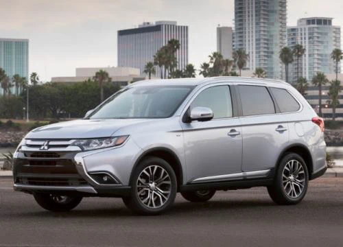 Mitsubishi Outlander ở Việt Nam từ nay chỉ có bản 7 chỗ