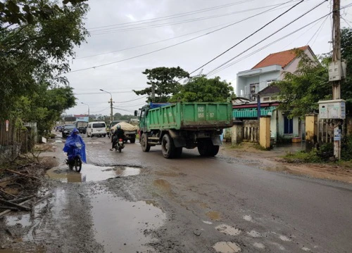 Tạm dừng phục vụ xe tải nặng để sửa đường hư hỏng