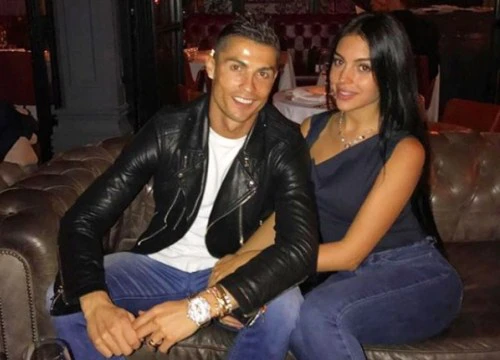 Bạn gái xinh đẹp hé lộ cuộc sống viên mãn bên gia đình Ronaldo