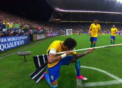 Choáng: Đã đá bóng giỏi, không ngờ danh thủ Neymar bắn Counter-Strike "khét" không kém, cầm AWP cân cả đội bạn!