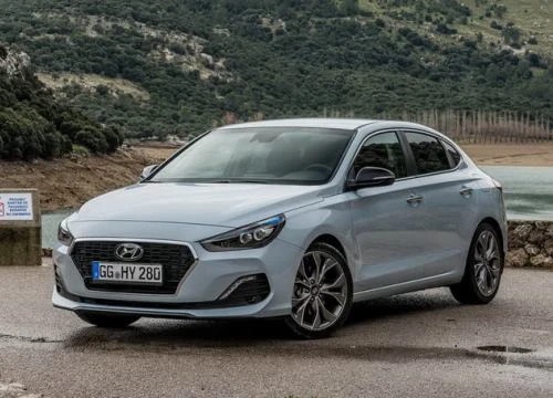 Hyundai i30 Fastback 2018 có giá từ 616 triệu đồng