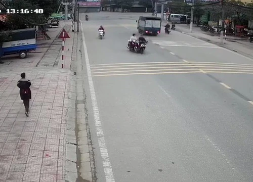 Trích xuất camera truy tìm thanh niên tông cô gái ngã nhào rồi bỏ chạy