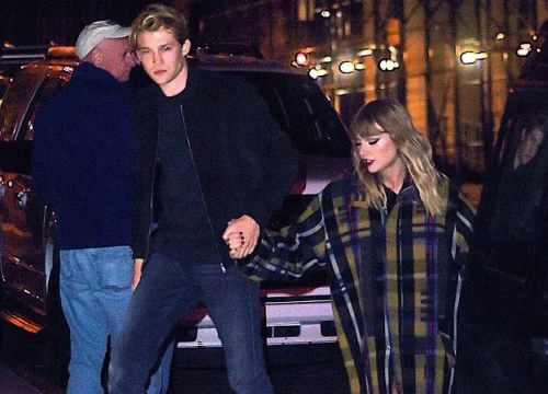 Bạn trai Taylor Swift chuẩn bị bữa tối và một &#8220;đêm thân mật&#8221; làm quà sinh nhật cho người yêu