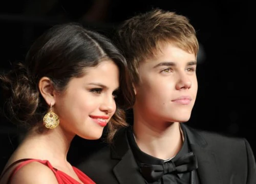 Không follow Justin Bieber, nhưng Selena Gomez bị phát hiện vẫn "rình" bạn trai đăng gì trên mạng