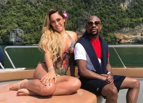 Mayweather du hý Thái Lan cùng người đẹp