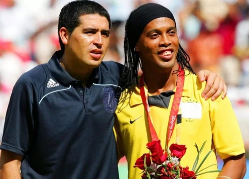 Ronaldinho bắt đầu sự nghiệp chính trị tại Brazil