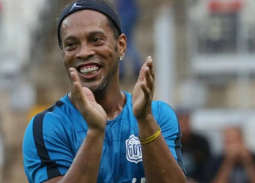 Ronaldinho chạy đua vào Thượng viện Brazil