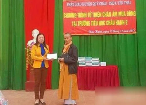 Trao chăn ấm và hỗ trợ xây dựng nhà cho học sinh nghèo ở Quỳ Châu