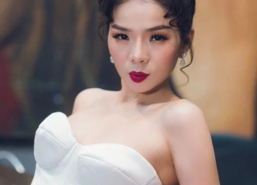 Ca sĩ Lệ Quyên xinh đẹp và sexy trong trang phục váy cưới