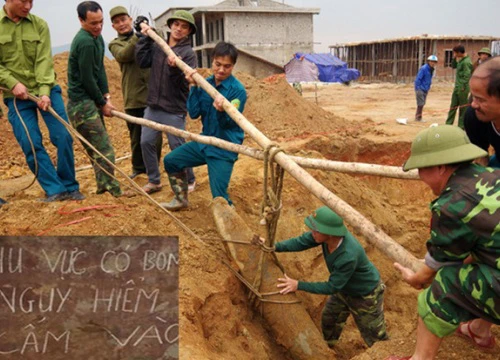 Hủy nổ an toàn quả bom nguyên ngòi nổ ở trường mầm non