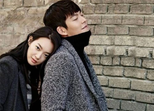 Lộ ảnh hẹn hò trước khi phát hiện ung thư của Kim Woo Bin