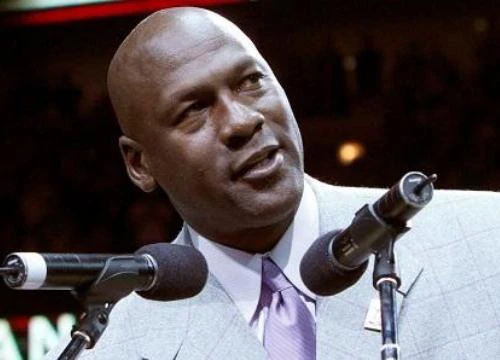 Michael Jordan kiếm nhiều tiền nhất lịch sử làng thể thao