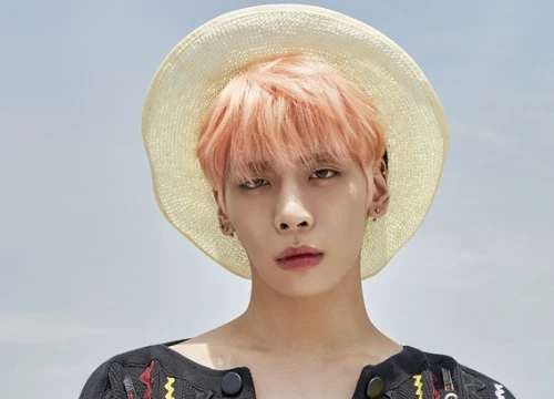 Showbiz châu Á bàng hoàng trước thông tin Jonghyun (SHINee) tự tử