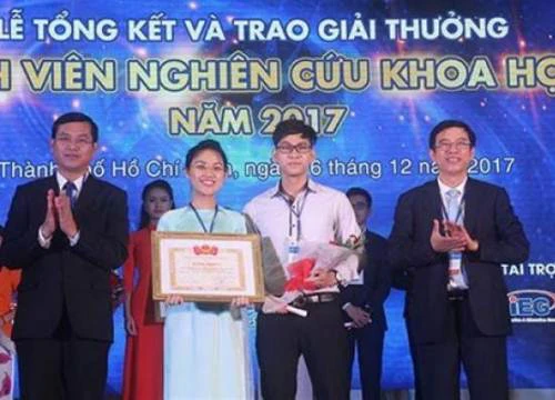 Sinh viên nghiên cứu về biện pháp tự vệ trong thương mại quốc tế