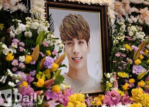 Tất cả hướng về Jonghyun: Hàng loạt lịch trình nhà SM đã thay đổi