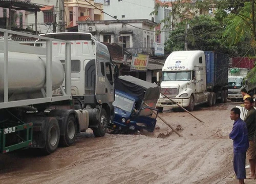 Chủ tịch Hà Nội chỉ đạo vụ Chánh thanh tra giao thông bị tố bảo kê