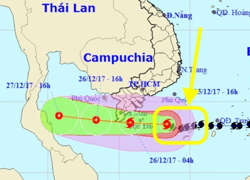 Giải mã "cú ôm cua" ngoạn mục rồi giảm tốc của bão Tembin