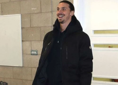 Ibrahimovic hóa ông già Noel, mang niềm vui khó tả cho đám trẻ