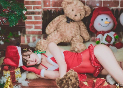 Ngắm cosplay cô nàng loli cực gợi cảm trong trang phục Giáng Sinh