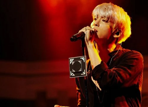 Ra đi rồi, Jonghyun (SHINee) đã bỏ lại sau lưng những sân khấu còn đang dang dở