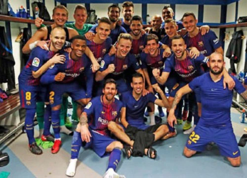 Sao Barca chọc tức Ronaldo sau trận Siêu kinh điển