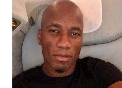 Xuống tóc, Didier Drogba cạo nhẵn thín đầu