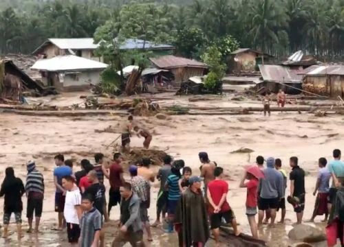 Bão cuốn cô gái Philippines trôi 900km ra biển