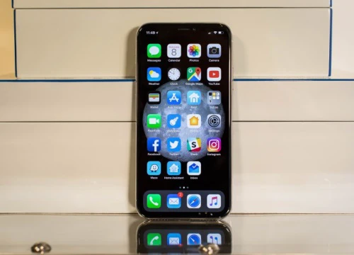 Bất chấp mọi thị phi, iPhone X vẫn bán "đắt như tôm tươi"