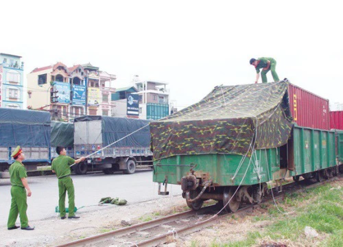 &#8220;Hàng đặc biệt&#8221; được Cảnh sát có trách nhiệm vũ trang bảo vệ như thế nào?