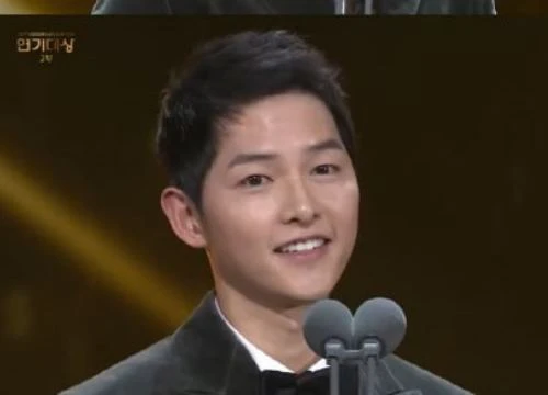 Song Joong Ki chia sẻ về cuộc sống hôn nhân với Song Hye Kyo, không quên cám ơn 'bà mai vàng'