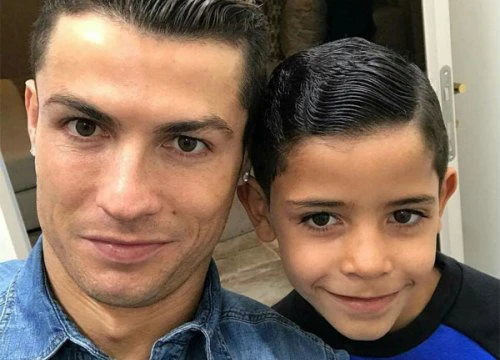 C. Ronaldo gây xôn xao khi tìm nhà và trường học ở London