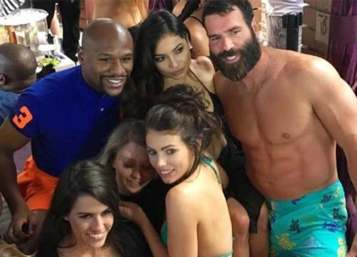 Mayweather & tay chơi khét tiếng hành tinh Dan Bilzerian: Tiền và người đẹp