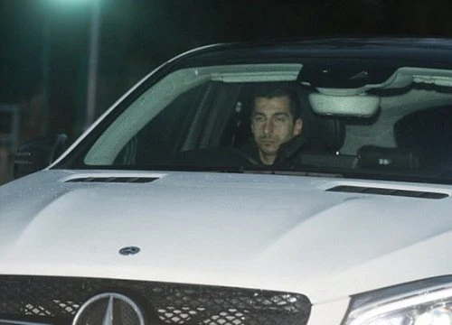 Mkhitaryan mặt như đưa đám đến sân tập Quỷ đỏ