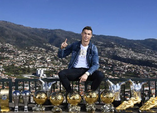 Ronaldo và Messi chào đón năm 2018 trái ngược hẳn nhau