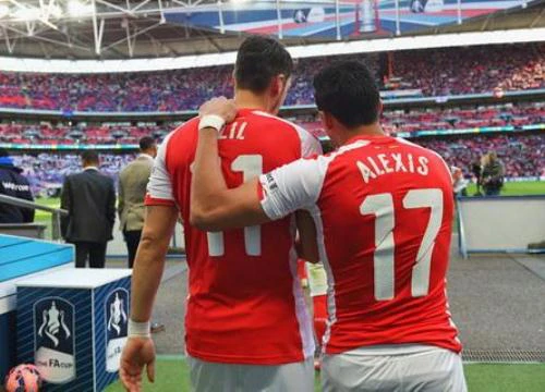 Sao Arsenal 'không quan tâm' nếu Ozil-Sanchez ra đi