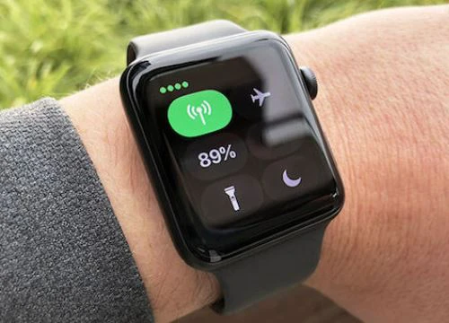 Apple Watch tự khởi động lại