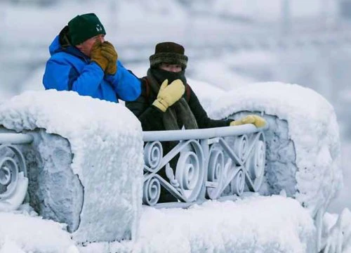 Lạnh hơn cả sao Hỏa ở Mỹ, Canada: Cơ thể con người biến đổi ra sao