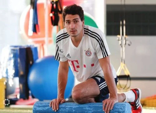 Lewandowski vùi đầu trong phòng tập gym chờ ngày tái xuất