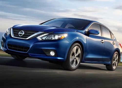 Nissan Teana đột ngột giảm giá còn 1,299 tỷ đồng