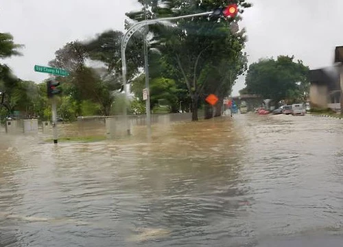 Singapore: Phố thành &#8220;sông&#8221; sau mưa lớn